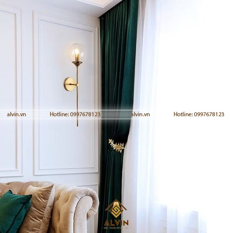 Mẫu đèn gắn tường với chao thủy tinh hình cầu