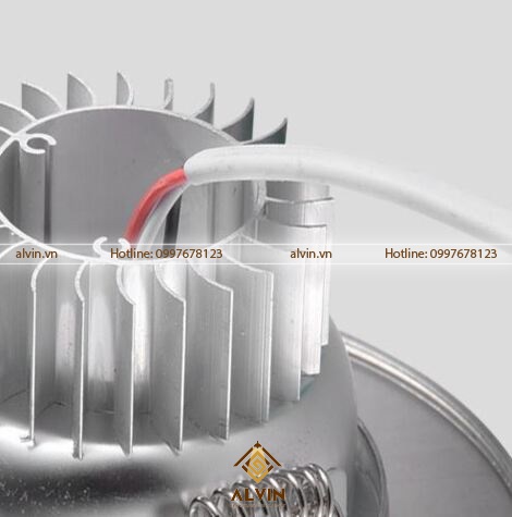 Đèn LED âm trần với đế tản nhiệt nhôm dày