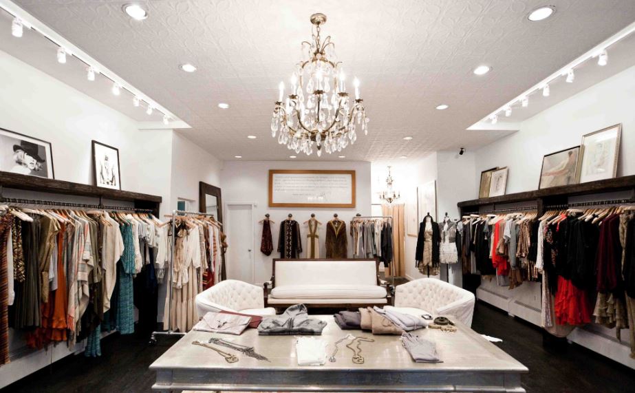 Thiết kế đèn trang trí cho shop quần áo